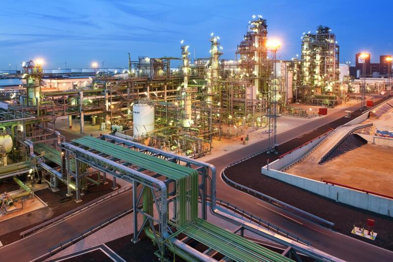 Nestes-Rotterdam-refinery-NEXBTL-plant-at-night.jpg